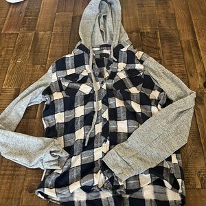 Super cute plaid sweater, stretchy